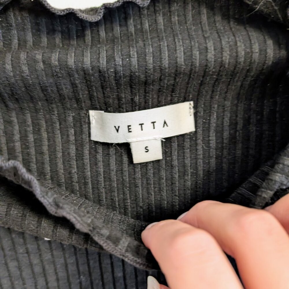Vetta Black The Ribbed Mockneck Top in S - Picture 5 of 6